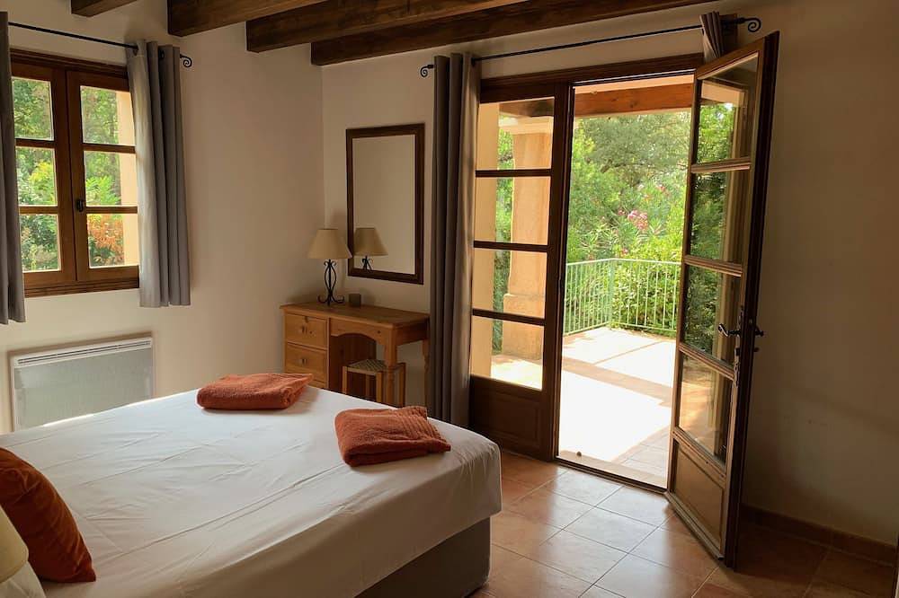 Villa provençale avec vues spectaculaires et piscine privée, pour 6 à 10 personnes in La Garde-Freinet, Côte méditerranéenne (France)