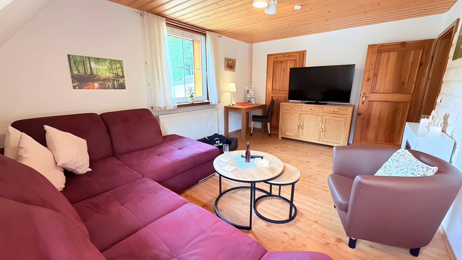 Ganze Wohnung, Ferienwwohnung 'Waldblick, 75 qm' mit umzäunten Garten, Grill , Wlan, ruhige Waldrandlage in Enzklösterle, Nordschwarzwald
