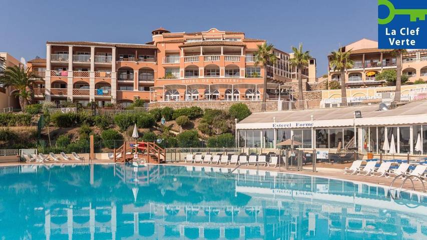 Hôtel pour 3 personnes, avec jardin et piscine, adapté aux familles