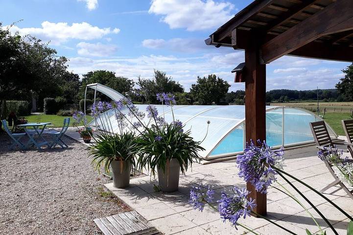 Gîte pour 6 personnes, avec Terrasse ainsi que Jardin et Piscine
