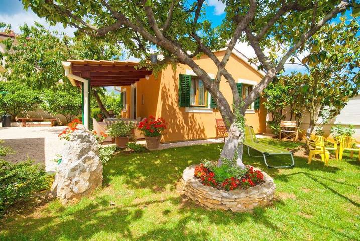 Maison d’hôte pour 4 personnes, avec jardin ainsi que piscine et vue, animaux acceptés