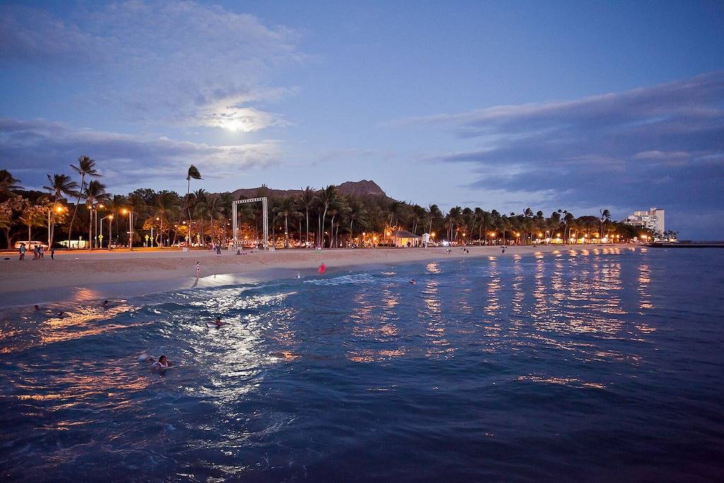 Ganze Wohnung, Waikiki Sunset * Newly Renovated * Parking * Diamond Head Ocean Views * in Waikiki Beach, Honolulu