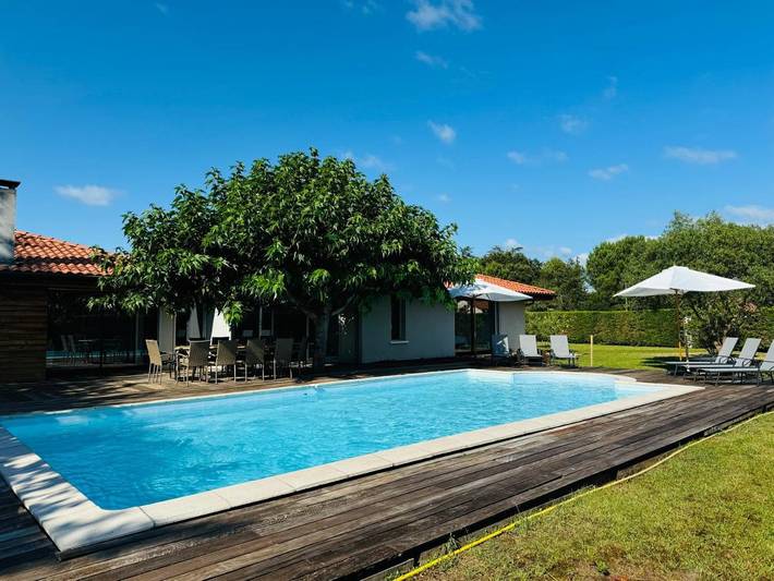 Location de vacances pour 12 personnes, avec piscine et jardin à Bias - 2