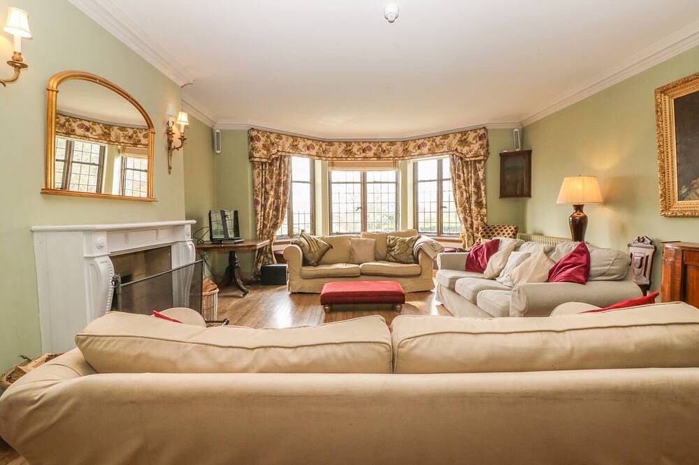 Hoath House, pet friendly, luxury holiday cottage in Chiddingstone in Chiddingstone, Kent