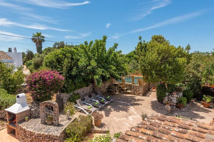 Location de vacances pour 6 personnes, avec piscine et jardin, adapté aux familles à Es Castell - 4