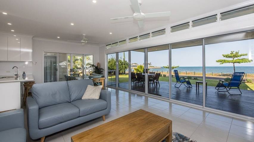 Holiday home for 10 people, with balcony and garden in Magnetic Island