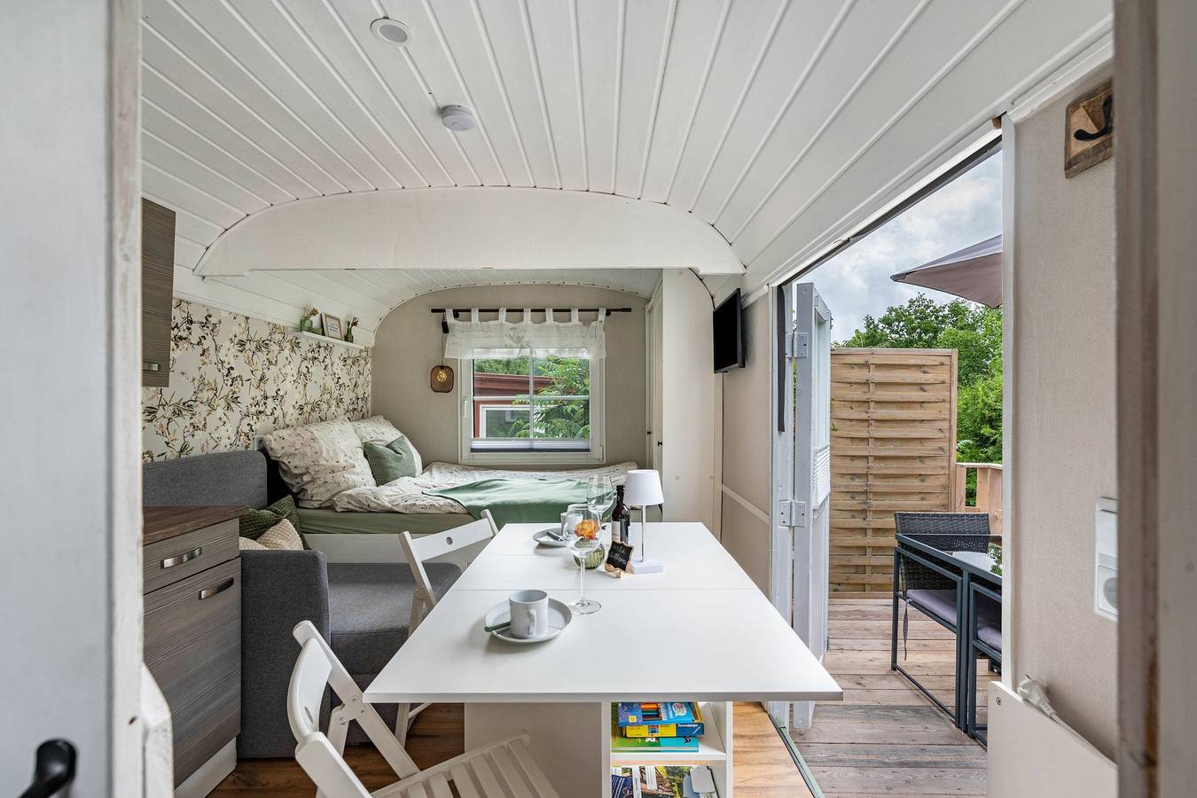 Tiny Home 'Amselnest' met uitzicht op het meer, privéterras en wifi, foto 6