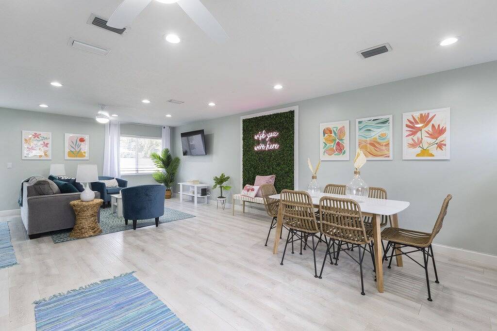 Ganze Wohnung, Downtown Pool Home| Mins to Beach | Cabana service in Delray Beach, Palm Beach County