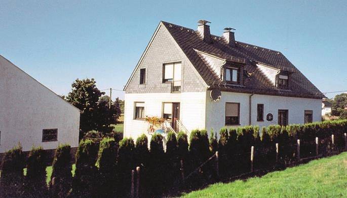 Ferienwohnung für 9 Personen, mit Balkon und Garten in Mützenich