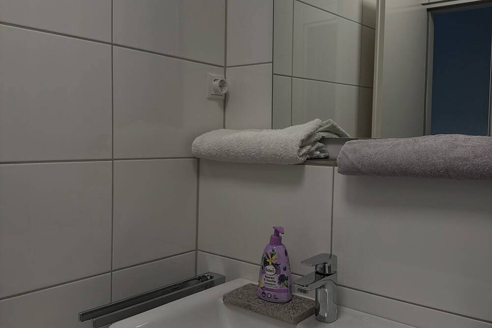 Ganze Wohnung, Zentrale und moderne Wohnung in Uninähe mit Wlan/Netflix und kleiner Küche in Oldenburg, Nordseeküste