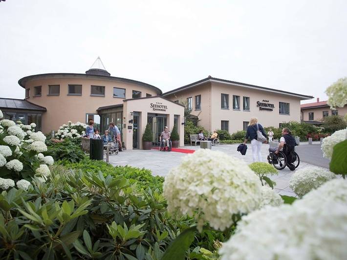 Hotel, mit Balkon und Terrasse sowie Pool und Sauna