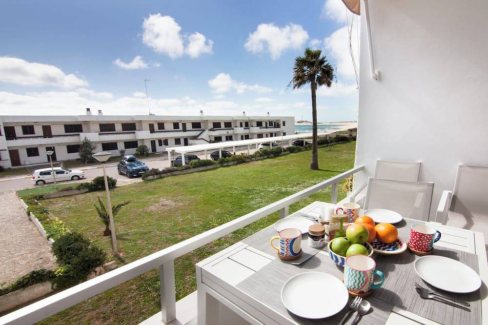 Entire apartment, Overlooking the sea! New apt. with terrace 3 bedrooms+2 bathrooms&community pool in Costa de la Luz