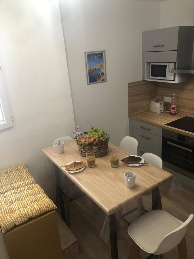 Appartement entier, Two-Bedroom Apartment in Céret, Côte méditerranéenne (France)
