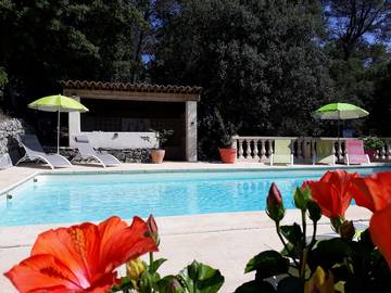 Gîte pour 4 personnes, avec jardin ainsi que piscine et terrasse à Trans-en-Provence