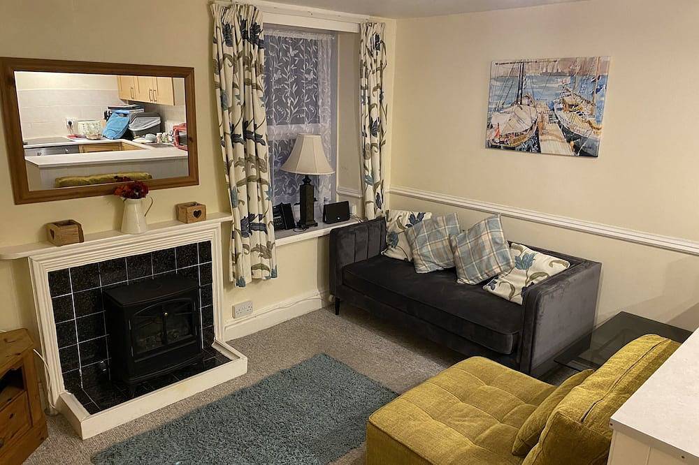 Entire apartment, 2 Bed Victorian Flat near Seafront, Central Penzance in Penzance, Cornwall