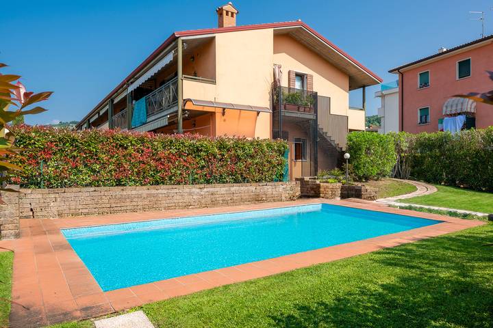 Ferienwohnung für 4 Personen, mit Terrasse und Seeblick in Garda - 2