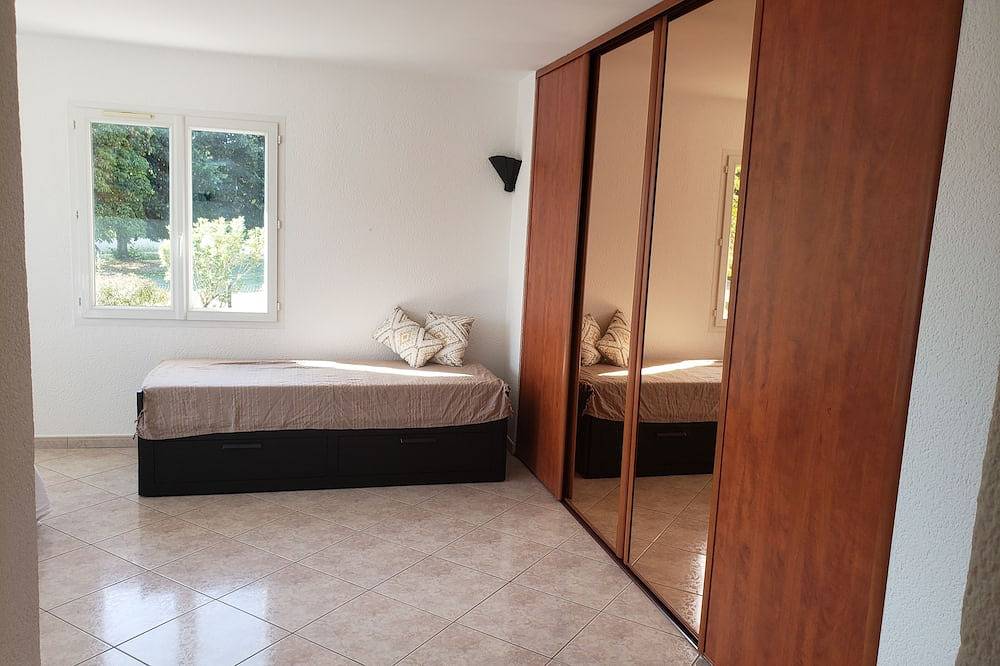 Proximite De Pornic  Villa 230 M2   Terrasse   Piscine 12 M  Chauffee   Jacuzzi in Port-Saint-Père, Région de Nantes