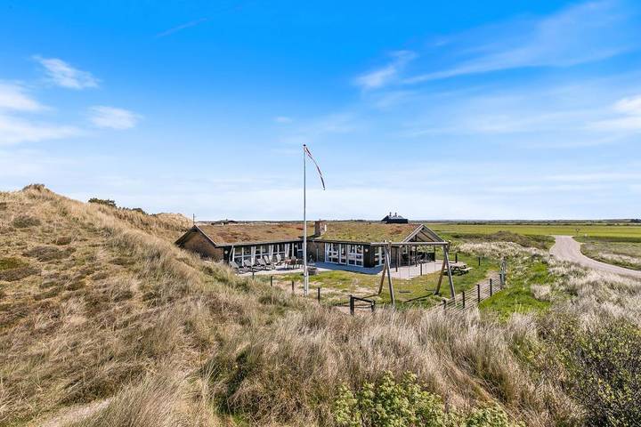 Hyggeligt Poolhus med kun 370 meter til stranden in Ringkøbing, Holmsland Klit