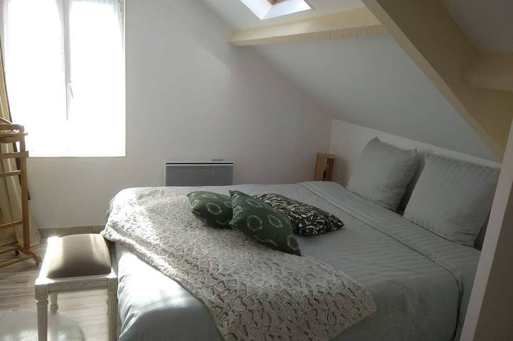 Location de vacances pour 4 personnes, avec terrasse ainsi que jardin et piscine dans Boissy-le-Châtel - 3