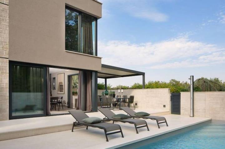 Ferienhaus für 20 Personen, mit Garten und Terrasse sowie Pool