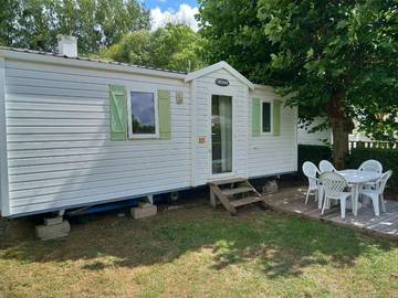 Camping pour 5 personnes, avec terrasse ainsi que jardin et piscine dans l' Eure