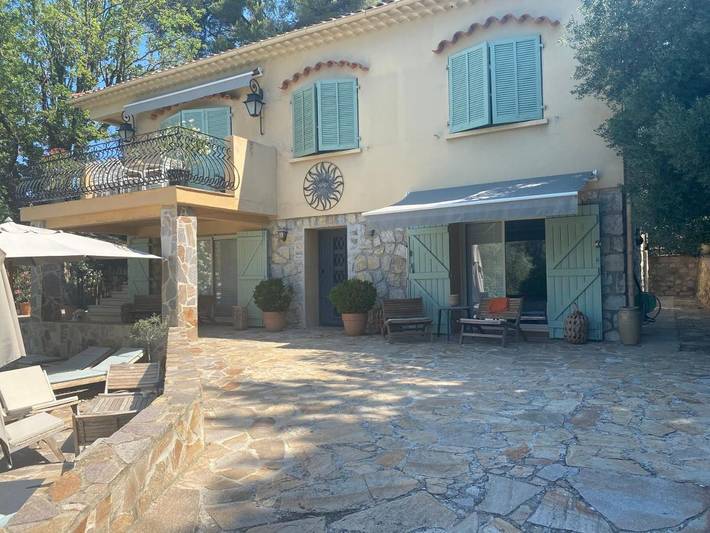 Chambre d’hôte pour 2 personnes, avec piscine ainsi que vue et jardin à Lorgues