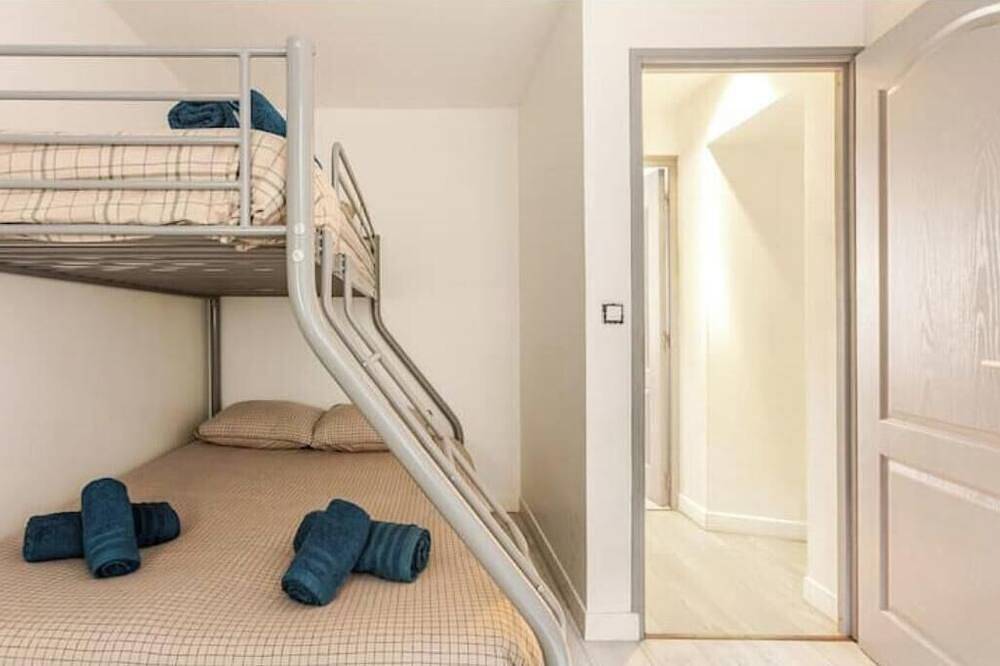 Ganze Wohnung, Cocon du Château - Elegant T3 in the historic heart of Vizille in Vizille, Vercors
