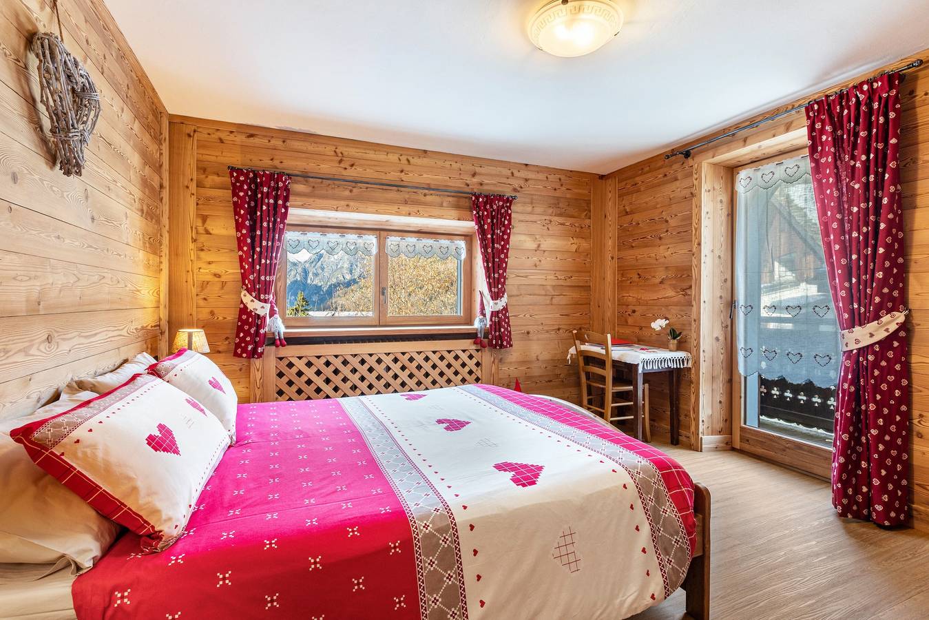 Appartamento intero, Appartamento 'La Maison Des Coeurs, Cogne' con vista sulle montagne, terrazza privata e Wi-Fi in Cogne (bourg), Cogne