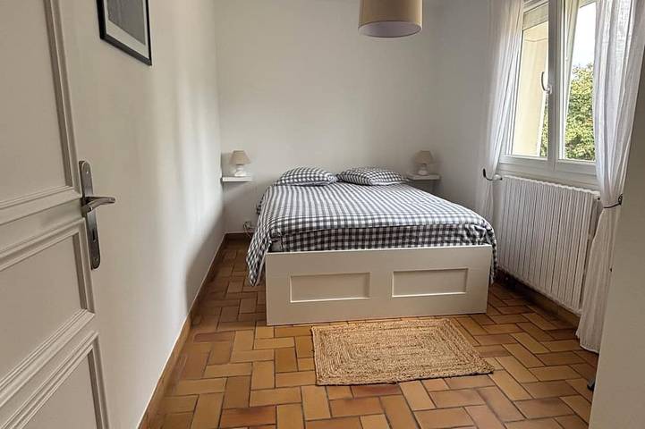 Our family-friendly, cozy guesthouse, \"Annexe,\" sleeps 4 and is a 5-minute walk from the harbor in Port-en-Bessin-Huppain, Bayeux und Umgebung