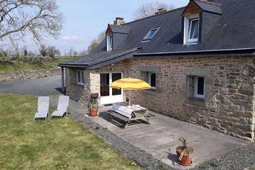Gîte pour 5 personnes, avec jardin et terrasse à Plozévet