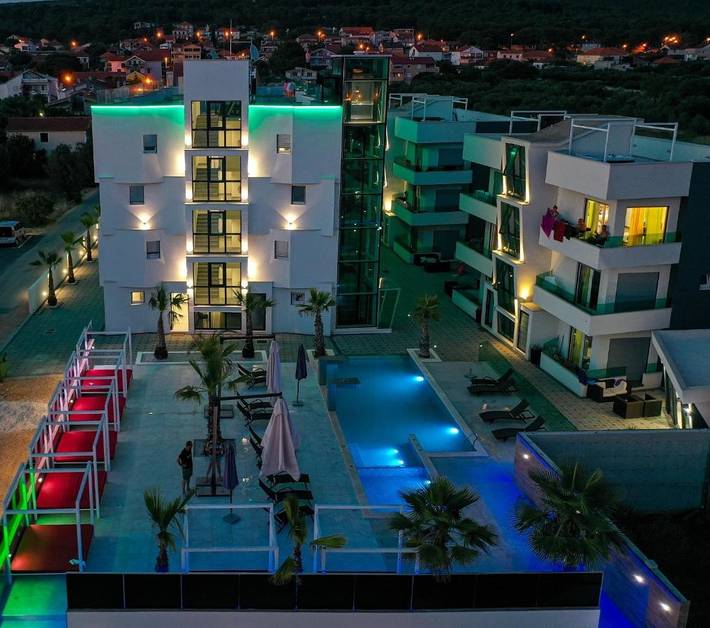 Bed and Breakfast für 4 Personen, mit Pool und Kinderpool sowie Whirlpool und Garten - 1