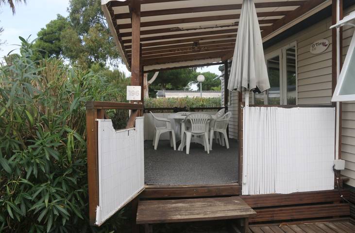 Camping pour 5 personnes, avec terrasse et piscine, animaux acceptés