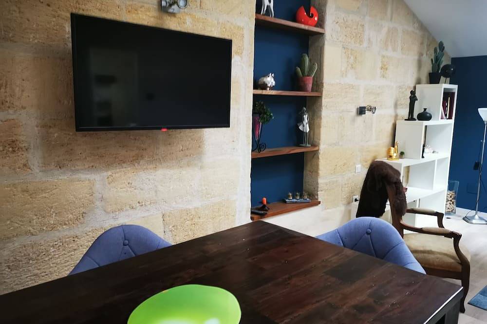 Entire apartment, Large Cozy Studio Libourne Center in Libourne, Libourne region