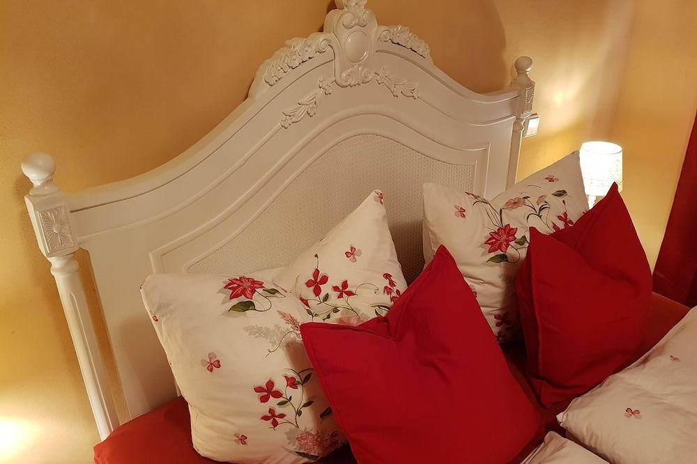 Ganze Wohnung, Bezaubernde Ferienwohnung Romantika inmitten des Zittauer Gebirges/ Kurort Oybin in Oybin, Zittauer Gebirge