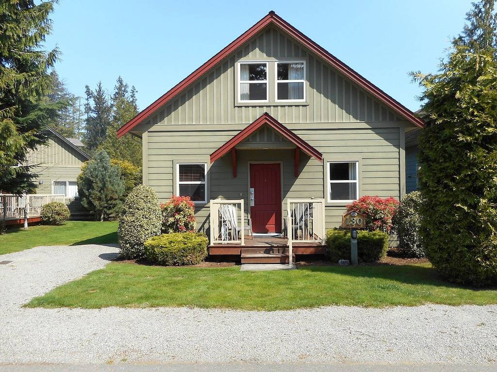 Cozy Cottage with deck & Bbq, short walk Rathtrevor Beach. in Parksville, Regional District of Nanaimo