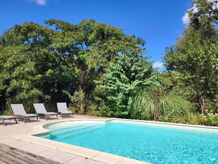 Location de vacances pour 2 personnes, avec jardin et piscine ainsi que vue et terrasse à Sainte-Nathalène - 4