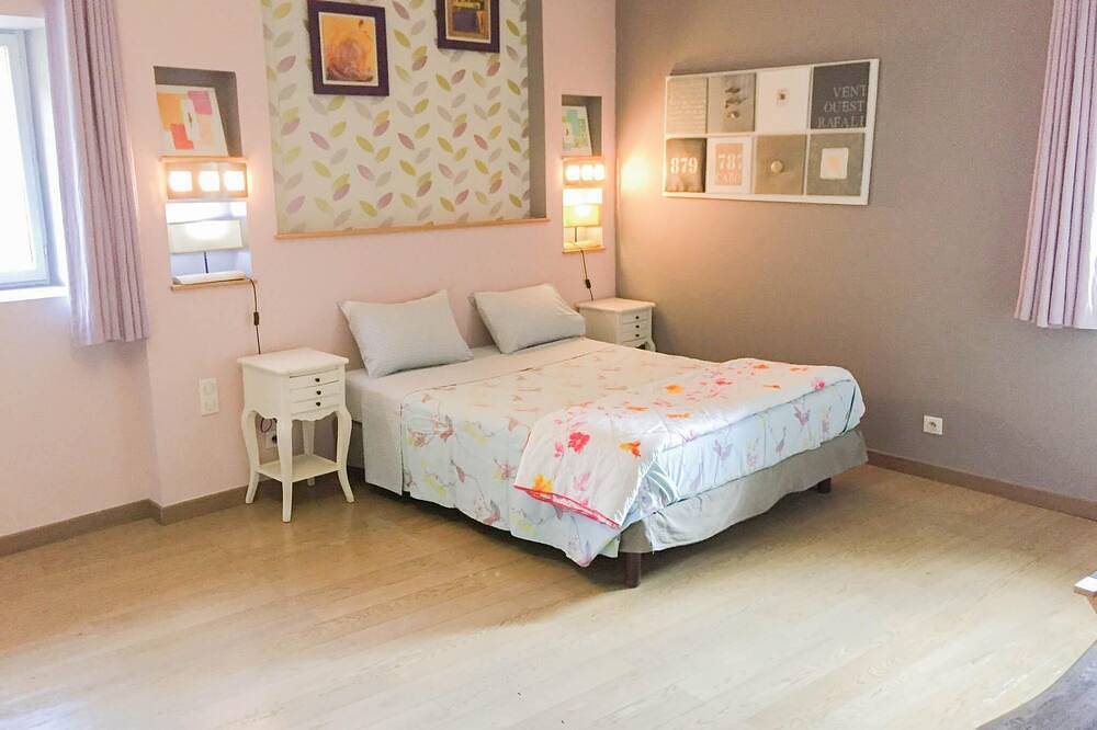 Cosy-Quad room-Deluxe-Ensuite in La Cadière-et-Cambo, Cévennes