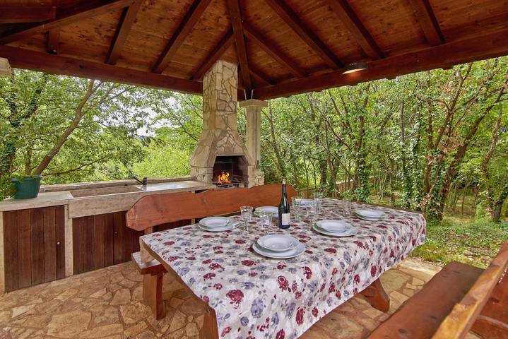Ferienhaus für 12 Personen, mit Balkon/Terrasse und Meerblick sowie Garten und Pool in Pula-Medulin - 3