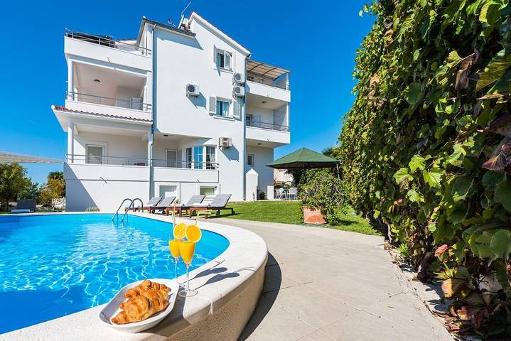 Ferienwohnung für 4 Personen, mit Terrasse und Pool in Vodice - 4