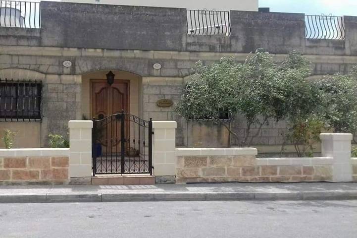 Bed and breakfast for 3 people, with garden in Malta
