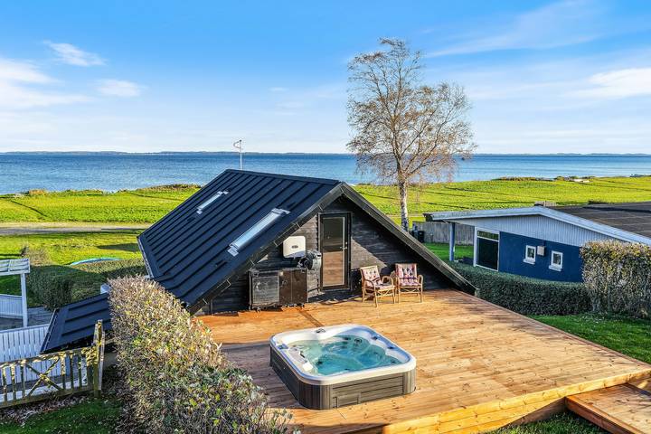 Neu renoviertes Ferienhaus mit Meerblick bei Hesselager in Hesselager, Svendborg