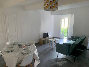 Gîte pour 2 personnes, avec vue et balcon à Gréolières