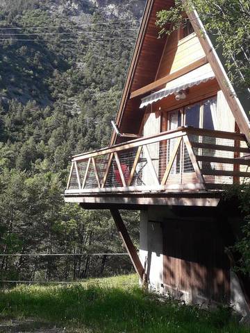 Gîte pour 6 personnes, avec vue ainsi que jardin et balcon à Jausiers