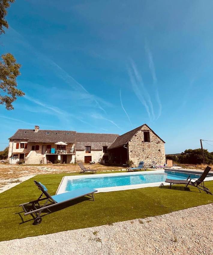 Maison d’hôte pour 3 personnes, avec piscine et jacuzzi ainsi que jardin et terrasse, animaux acceptés