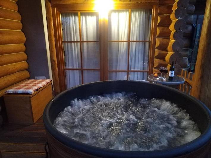 Gîte pour 4 personnes, avec jardin et piscine ainsi que sauna et vue, animaux acceptés en Croatie