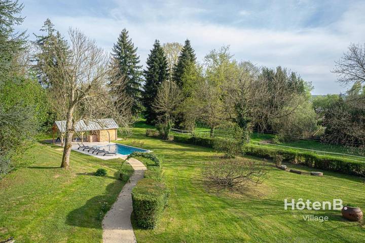 Location de vacances pour 14 personnes, avec jardin ainsi que piscine et vue à Lubersac - 4