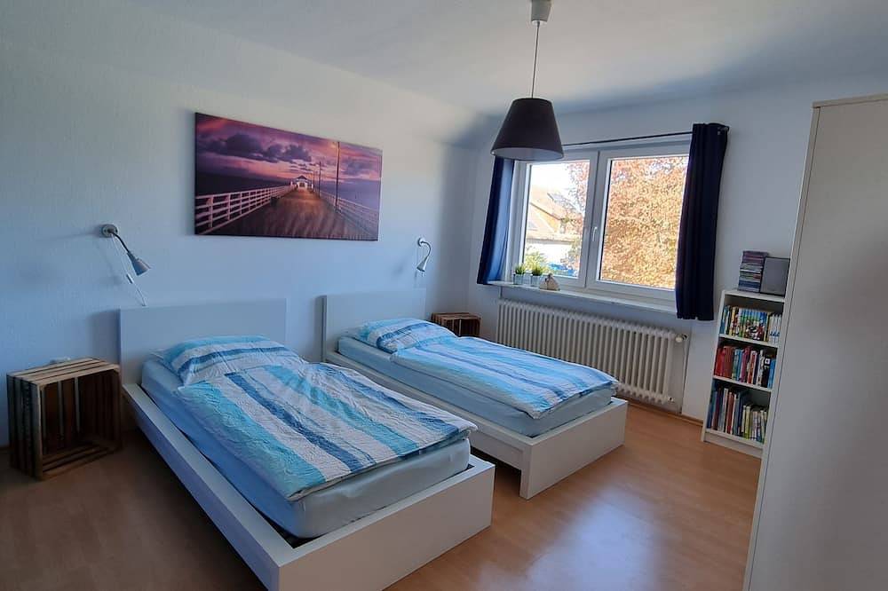 Ganze Wohnung, Großzügige Ferienwohnung mit Terrasse, kein Massentourismus, Wlan, keine Kurtaxe in Stadland, Wesermarsch