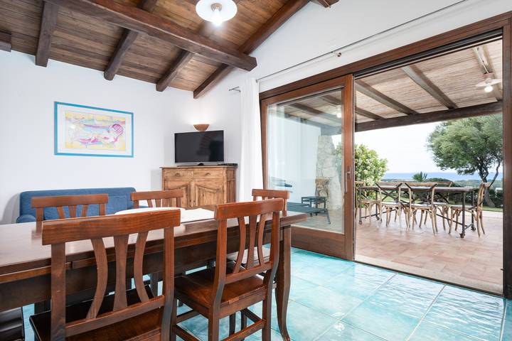 Entire apartment, Apartment 'La Vela B' with Sea View, Wi-Fi and Air Conditioning in Sas Linnas Siccas, Orosei