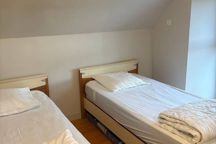 Location de vacances pour 14 personnes, avec terrasse et jardin à Baguer-Pican - 4