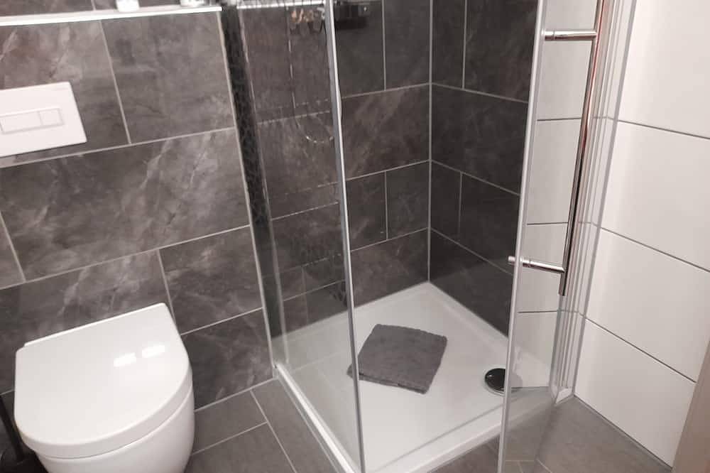 Ganze Wohnung, Newly furnished apartment with terrace and own entrance. in Olpe, Biggesee